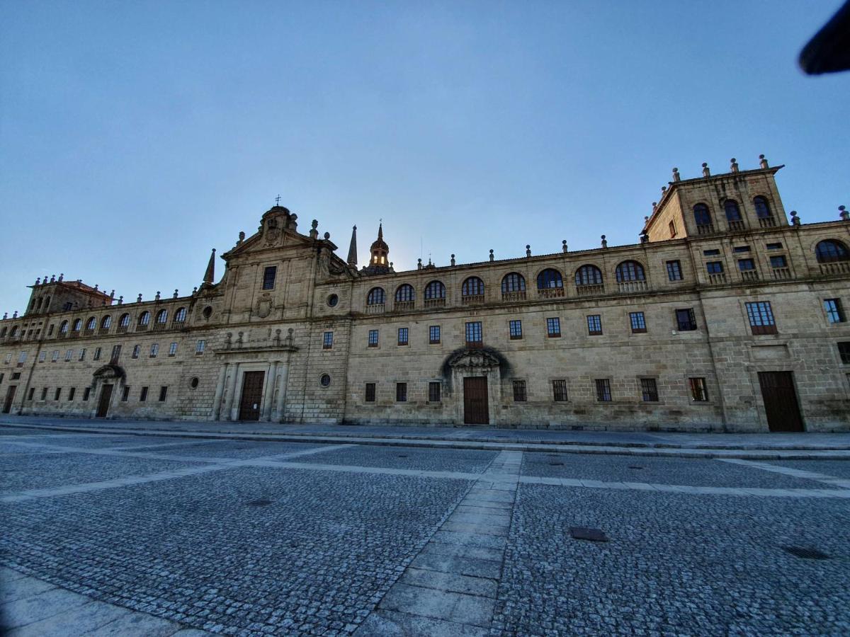 Acogedor Apartamento En El Centro De Monforte Monforte De Lemos Kültér fotó
