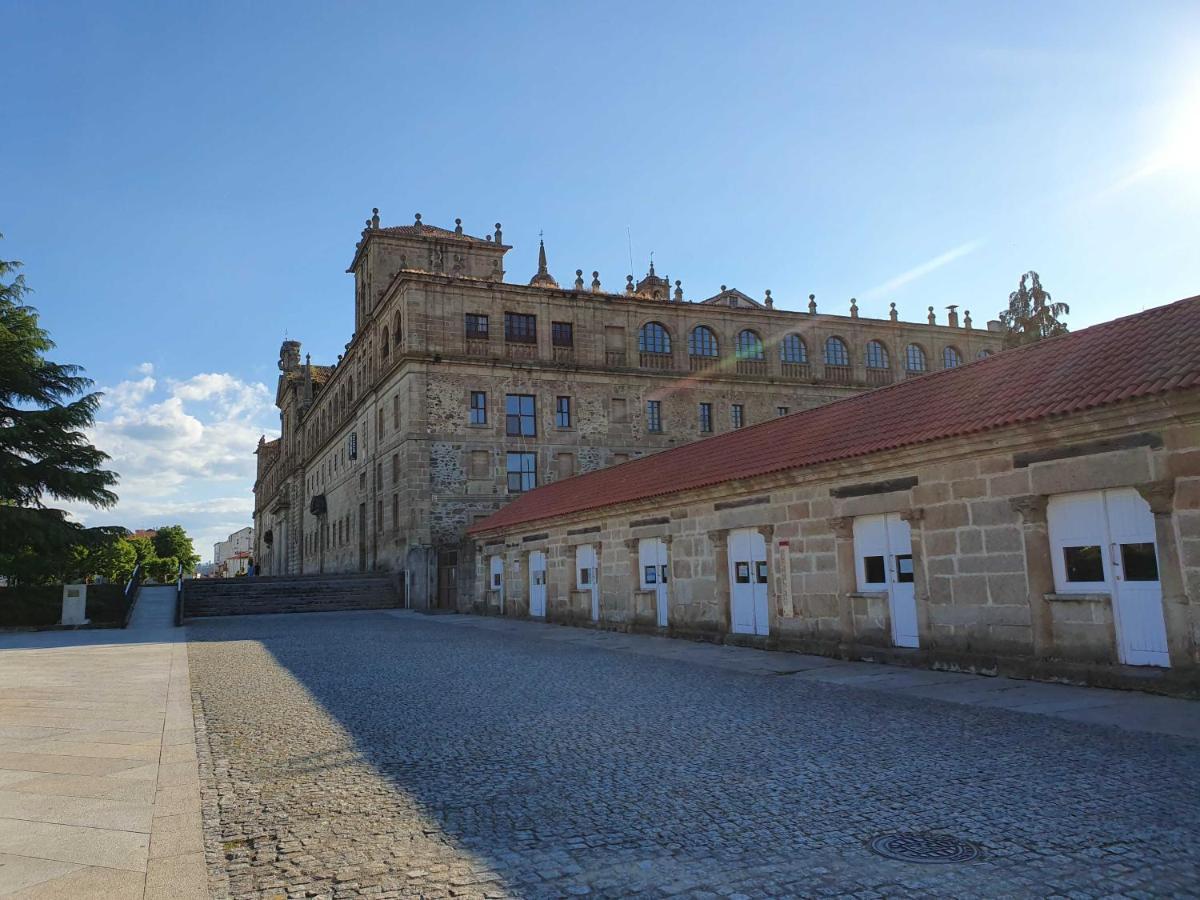 Acogedor Apartamento En El Centro De Monforte Monforte De Lemos Kültér fotó